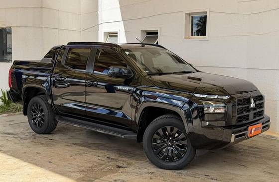 MITSUBISHI TRITON 2.4 BITURBO DIESEL CD KATANA 4X4 AUTOMÁTICO MITSUBISHI TRITON 2.4 BITURBO DIESEL CD KATANA 4X4 AUTOMÁTICO